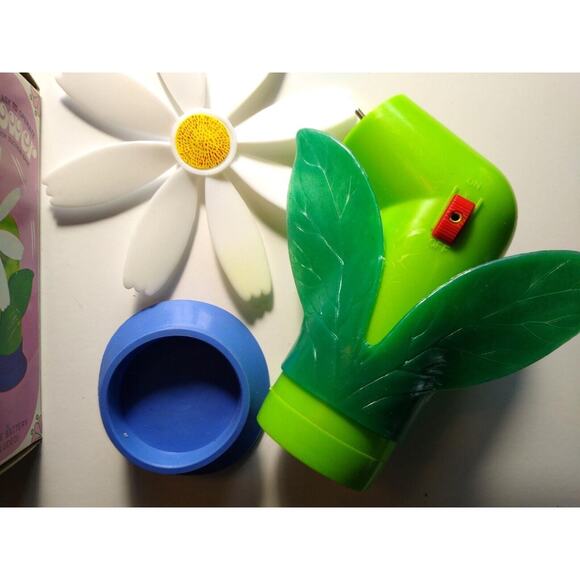 1960's Flower Power Daisy Plastic Fan Hong Kong Vintage Kitsch Retro Groovy Mod - Picture 3 of 7